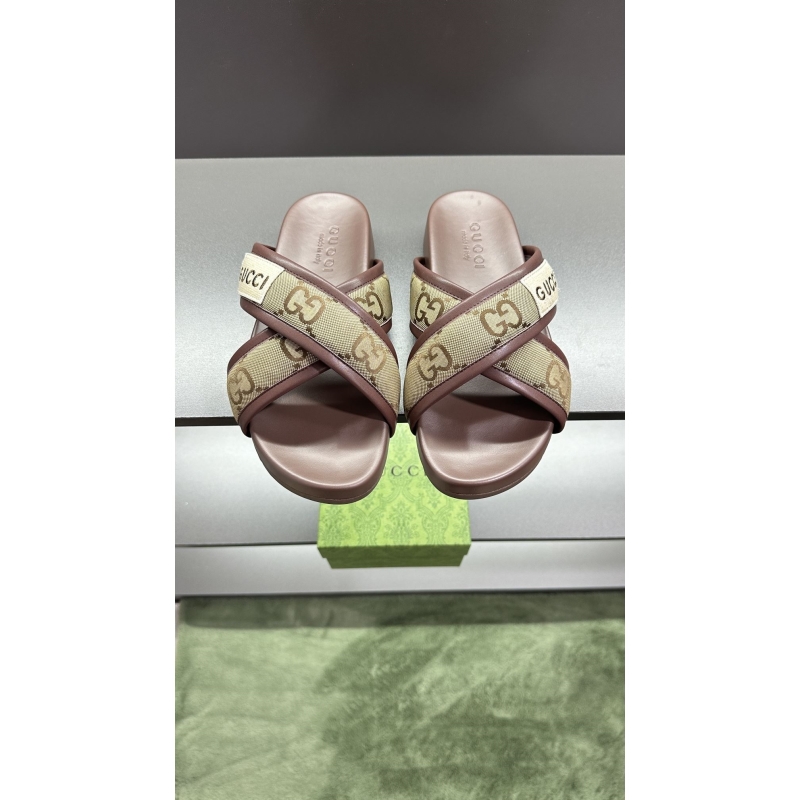 G*u*i slippers